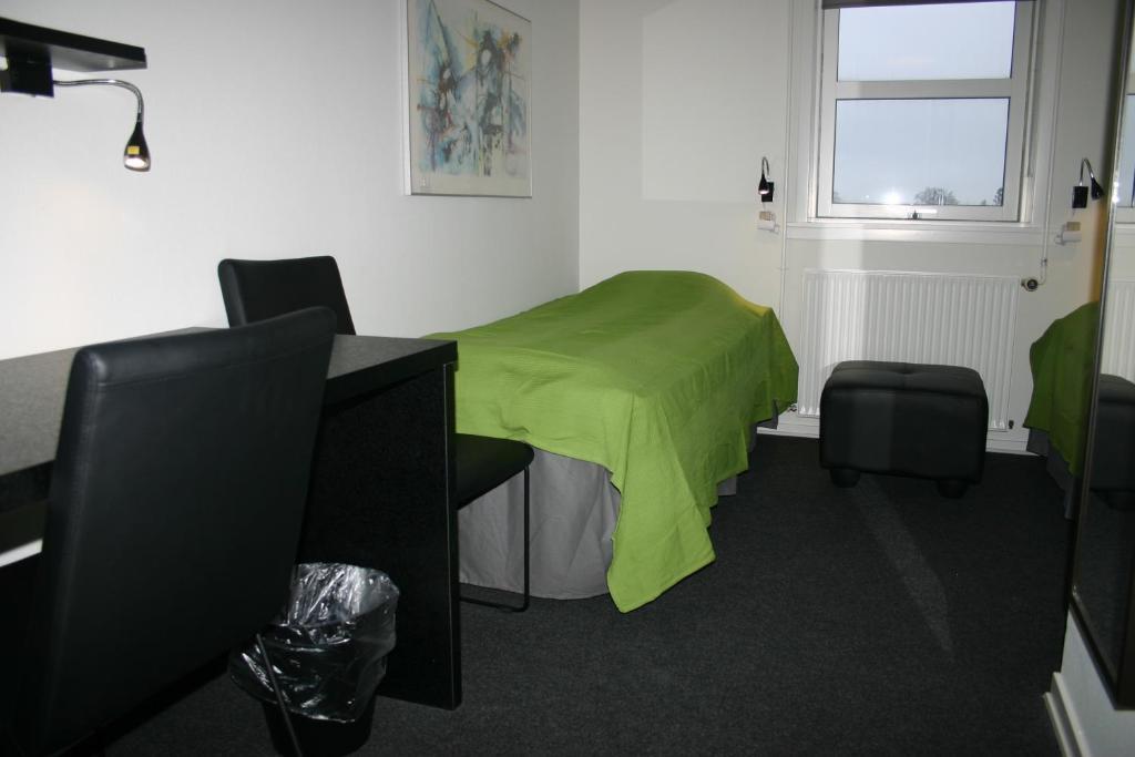 Stoberiet Hostel Свендборг Екстериор снимка A treatment room at a medical practice