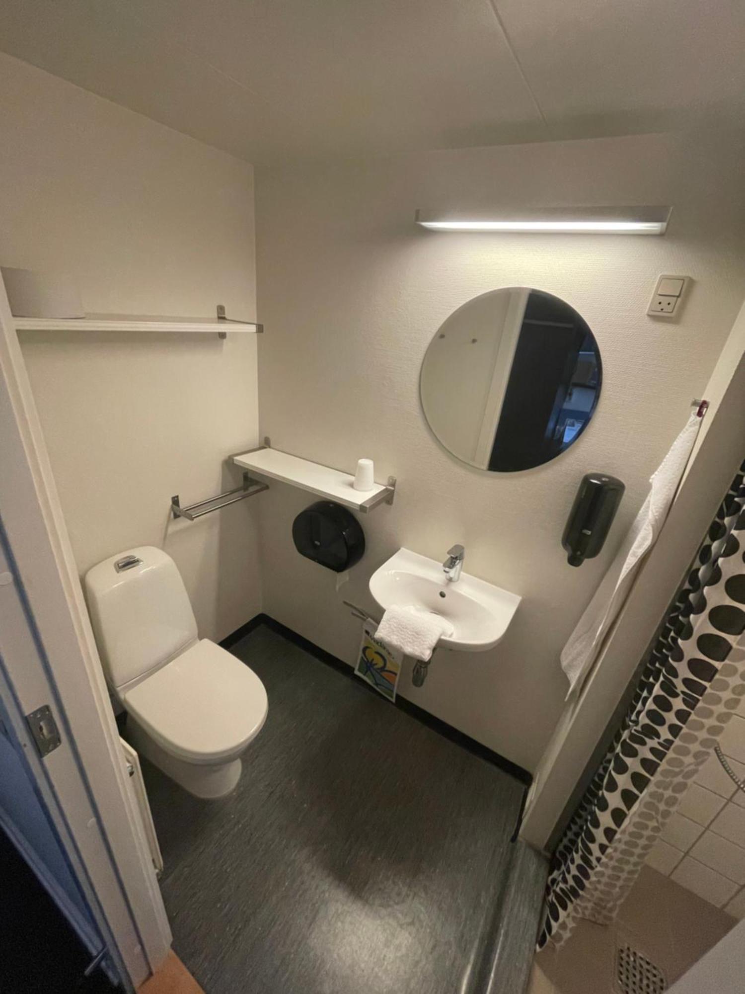 Stoberiet Hostel Свендборг Екстериор снимка A typical bathroom in a student residence hall at the University of Helsinki