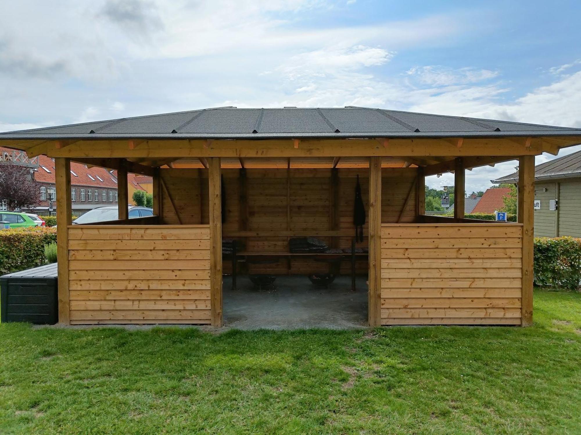 Stoberiet Hostel Свендборг Екстериор снимка A wooden gazebo