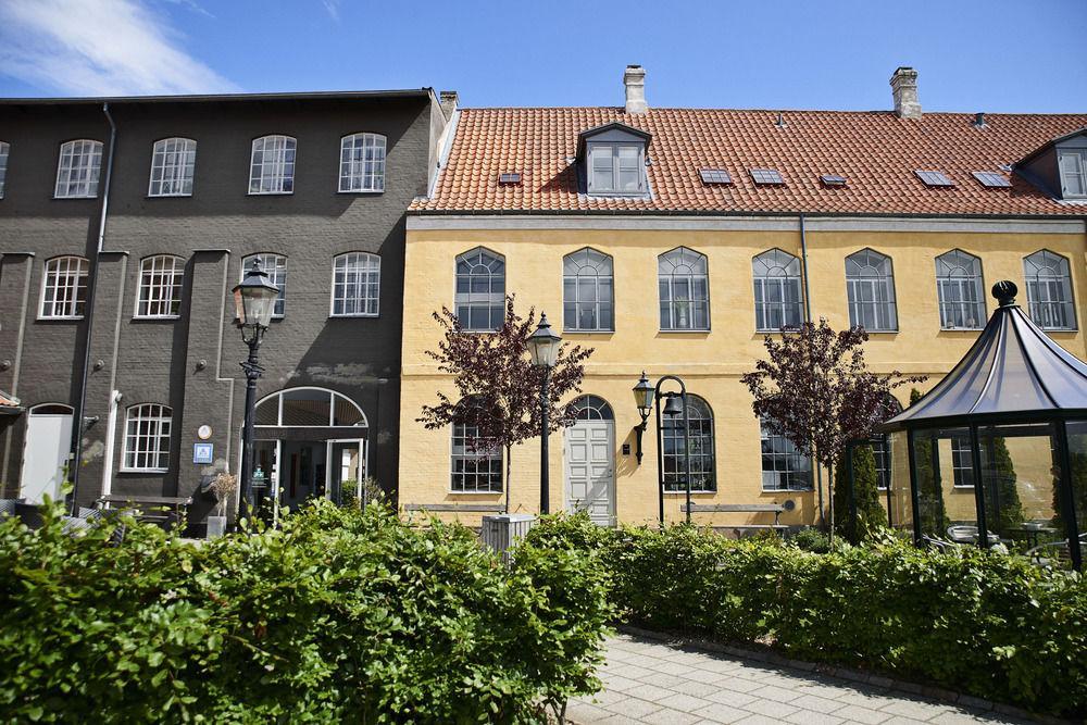 Stoberiet Hostel Свендборг Екстериор снимка The Yellow House