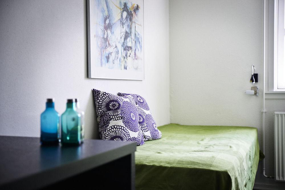 Stoberiet Hostel Свендборг Екстериор снимка A typical bedroom at the University of Stavanger