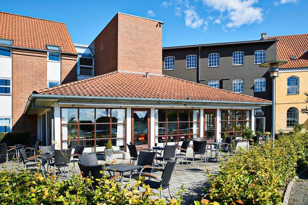 Stoberiet Hostel Свендборг Екстериор снимка The University of Copenhagen's main library