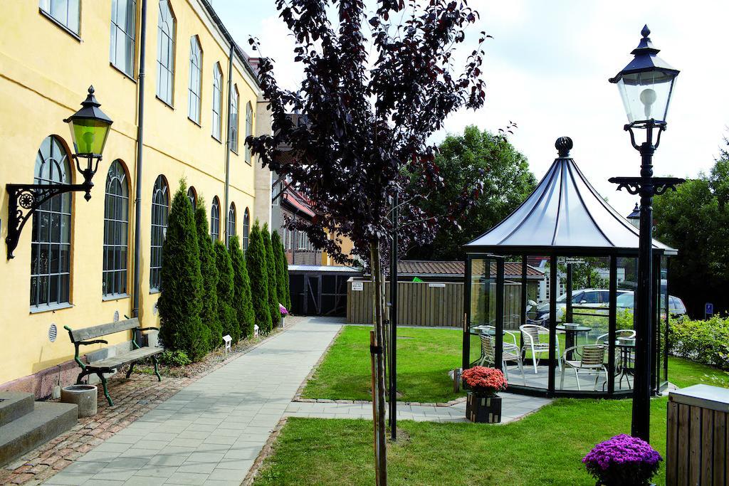 Stoberiet Hostel Свендборг Екстериор снимка The courtyard of the former school