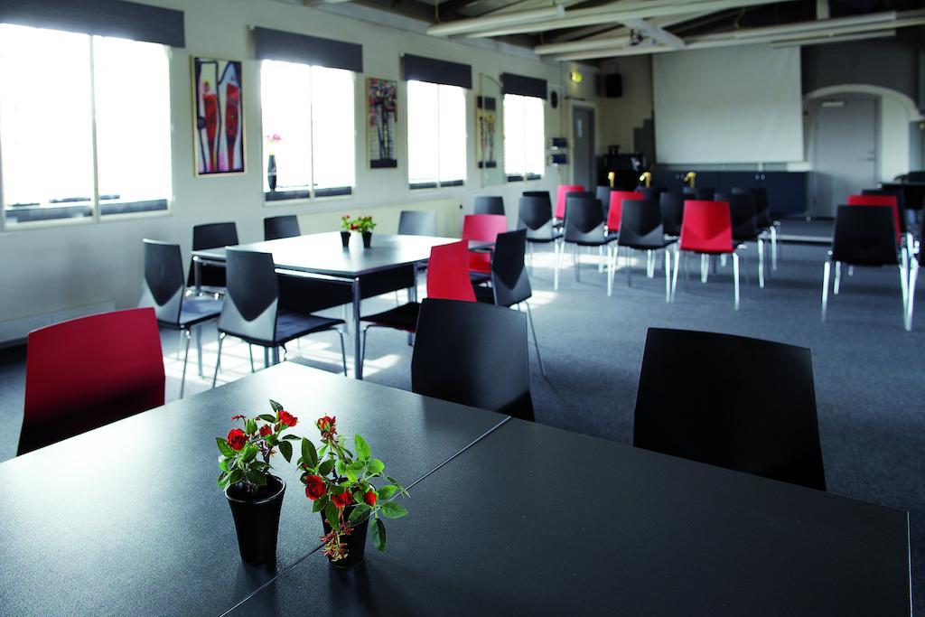 Stoberiet Hostel Свендборг Екстериор снимка The dining room at the International Centre